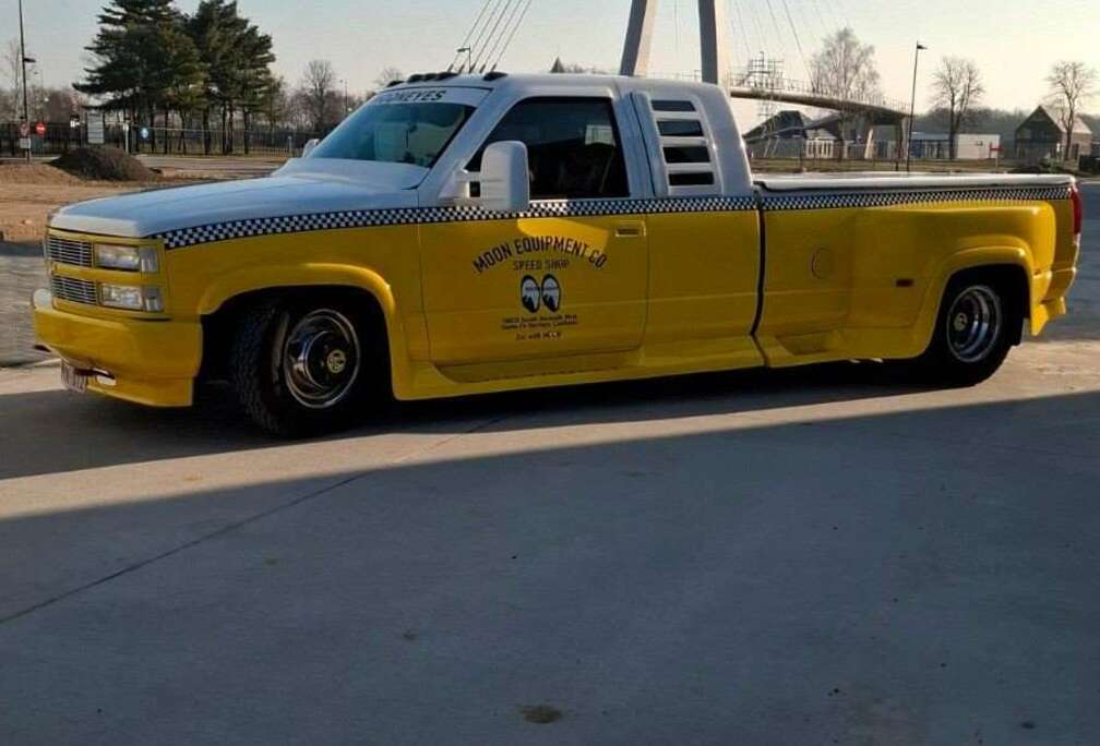 Chevrolet 3500 dually