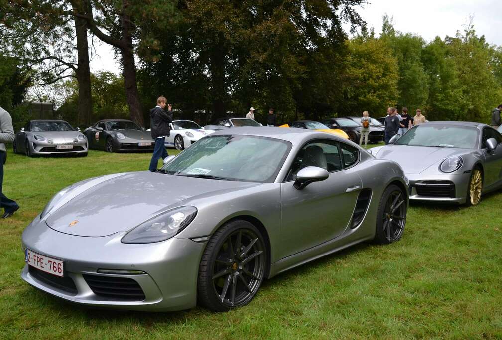 Porsche Sport Chrono/ 2.0 met laungecontrol en 370PK