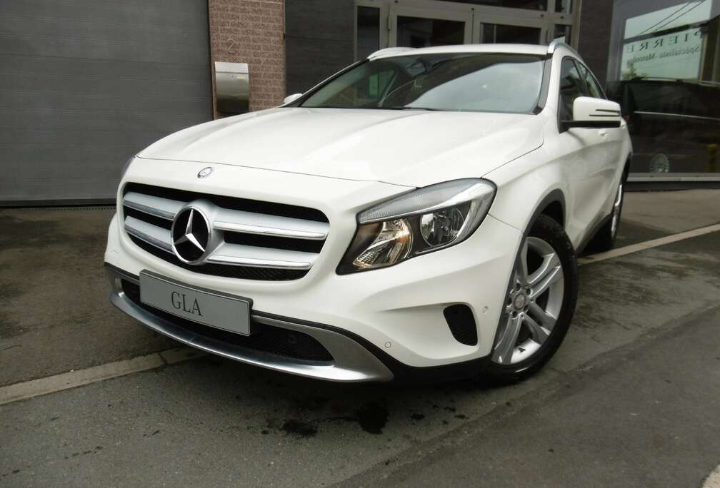 Mercedes-Benz GLA 180 d CUIR / COMAND / JANTES 18p