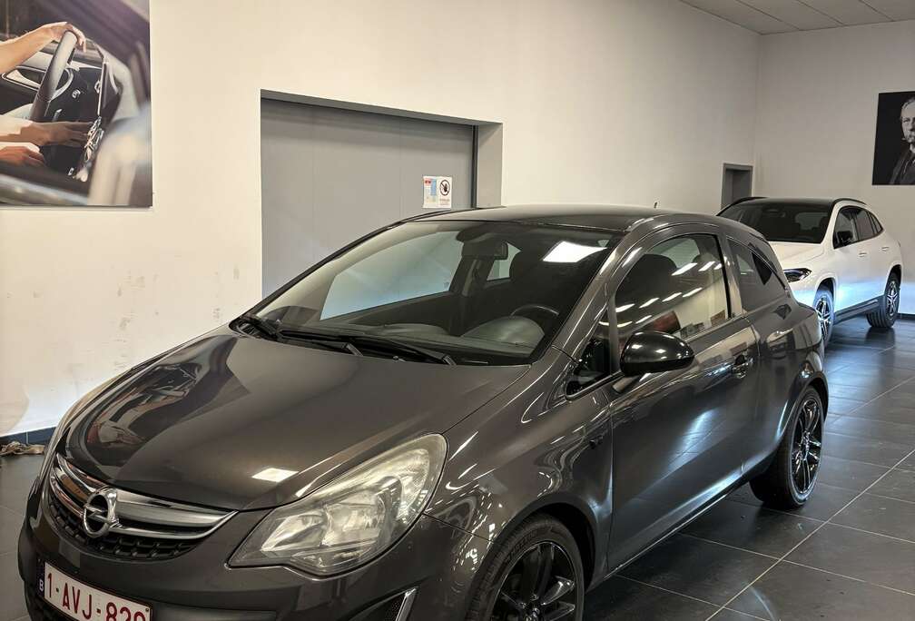 Opel 1.2i Black Edition Easytronic