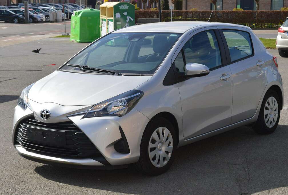 Toyota Yaris 1.0i VVT-i Y-oung