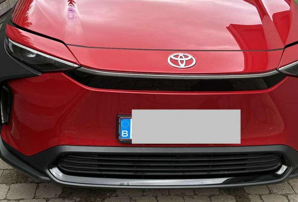 Toyota 71.4 kWh 2WD Dynamic