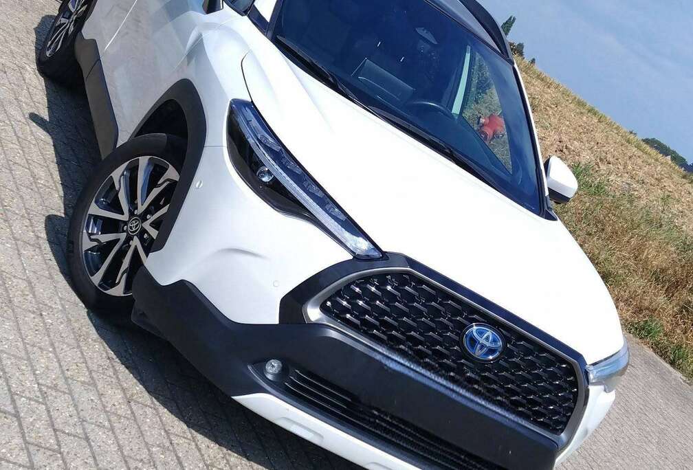 Toyota Corolla Cross Hybrid 2.0 AWD Premium e-CVT (145 kW)