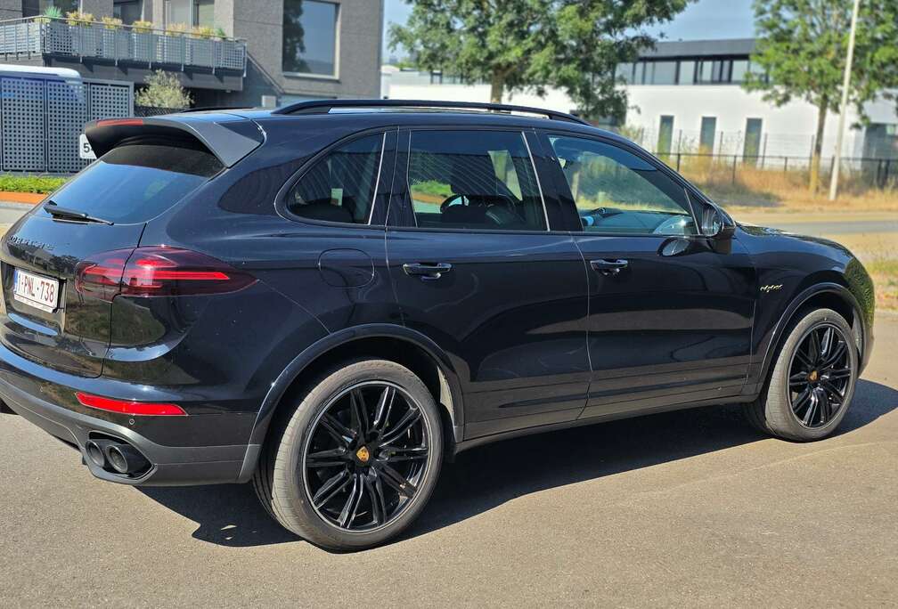 Porsche Cayenne 3.0i V6 Hybrid Tiptronic S