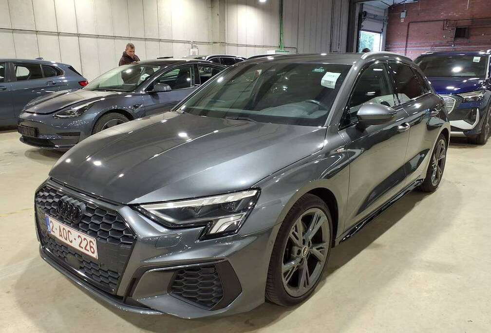 Audi A3*S*LINE*INTERIEUR EXTERIEUR*XENON/CARPASS*CARPLAY