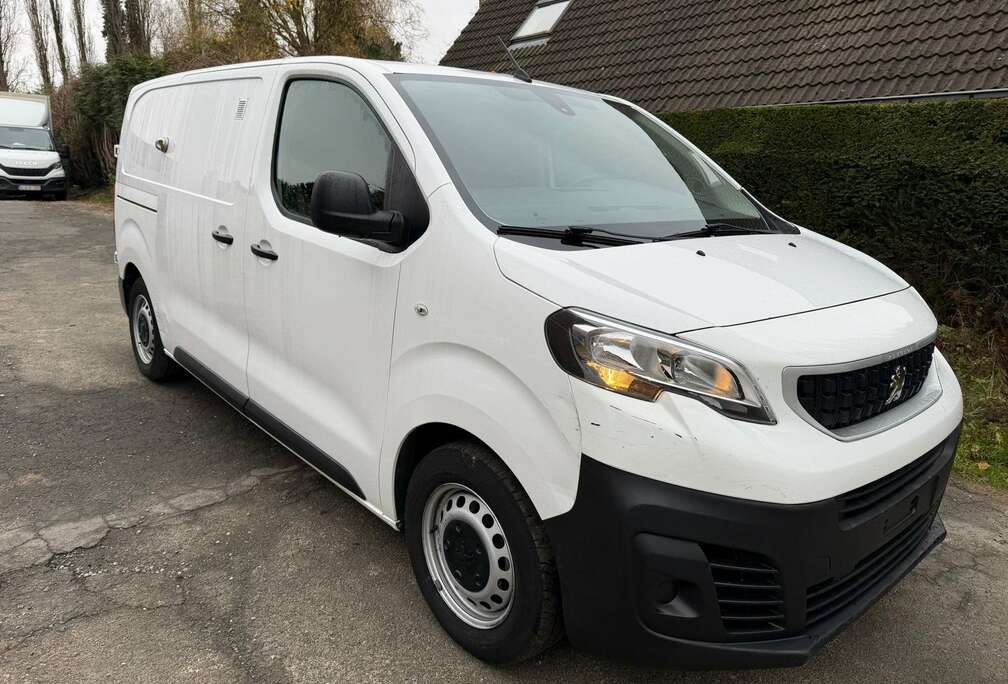 Peugeot 1.5 BlueHDi L1 Compact Pro S