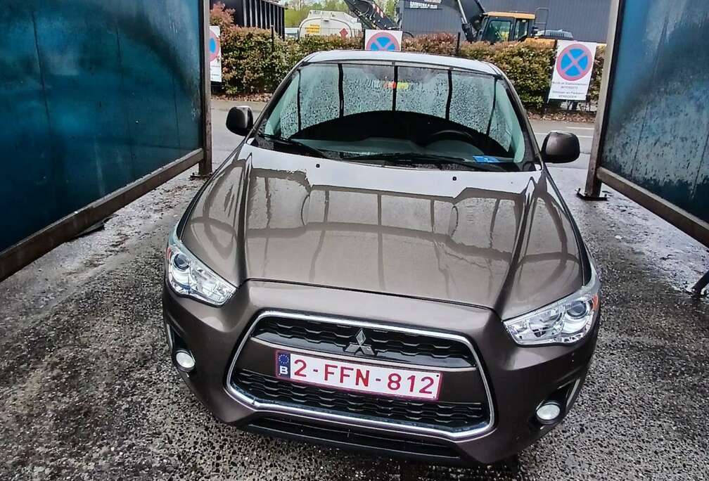 Mitsubishi 1.6 2WD Intro Edition