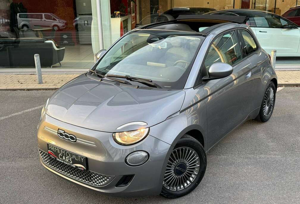 Fiat 42 kwh / ICON / CARPLAY / SENSOREN / NAVI / AIRCO