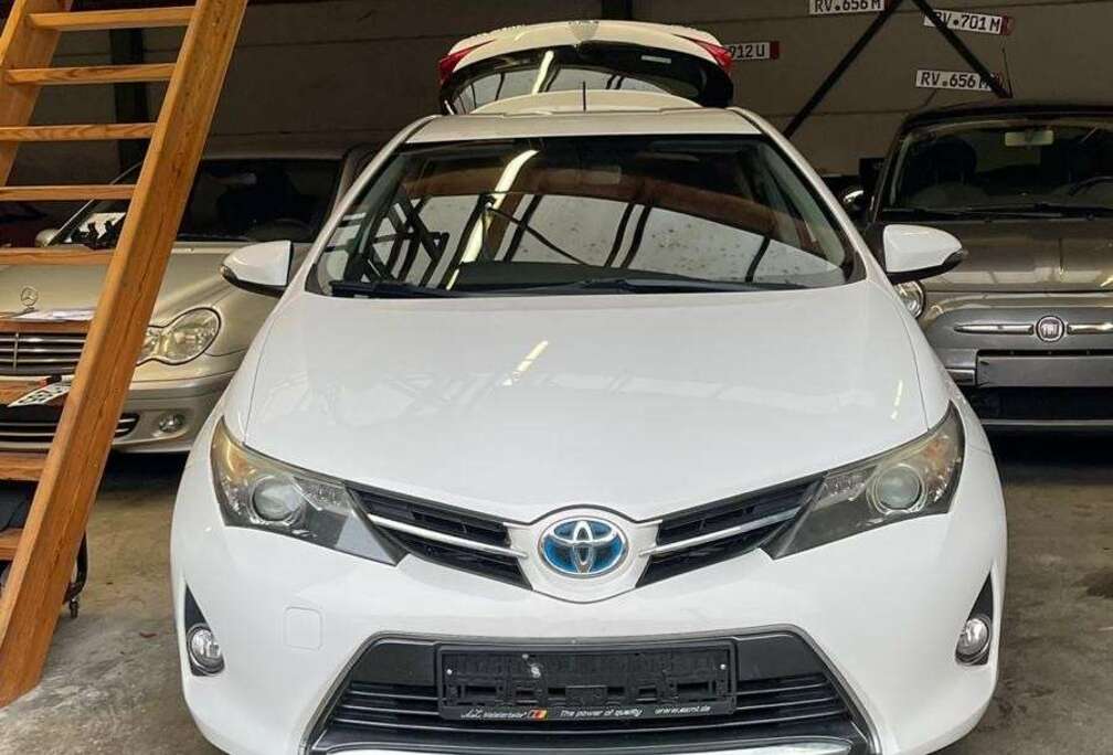 Toyota 1.8 VVT-i Hybrid Automatik Touring Sports Life Plu