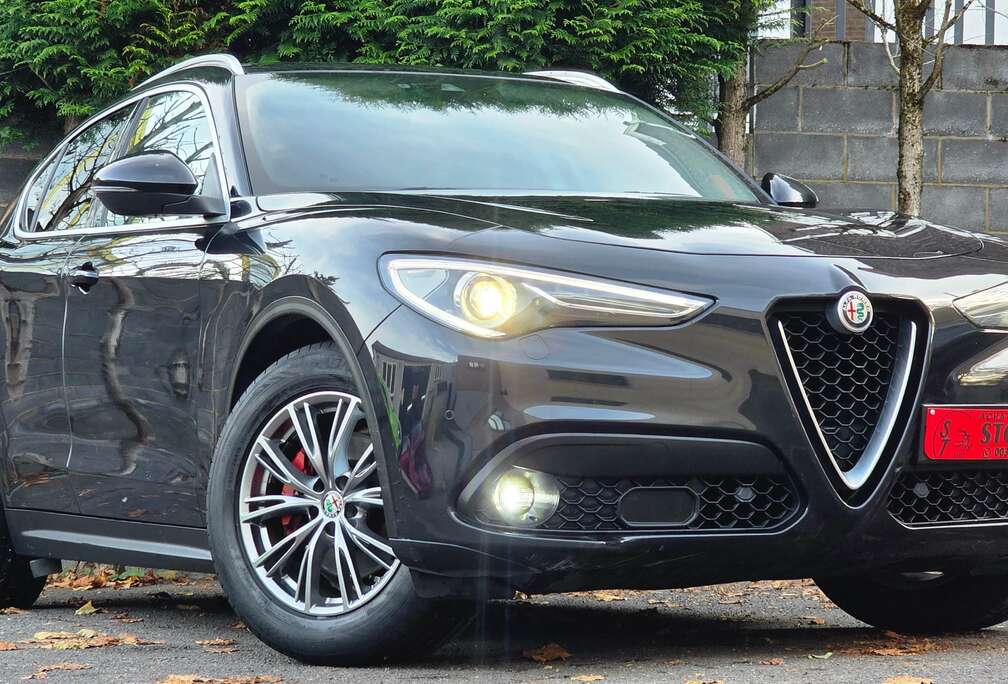Alfa Romeo Stelvio / 2.2JTD / Xenon / Toit Pano / Cuir / Clim