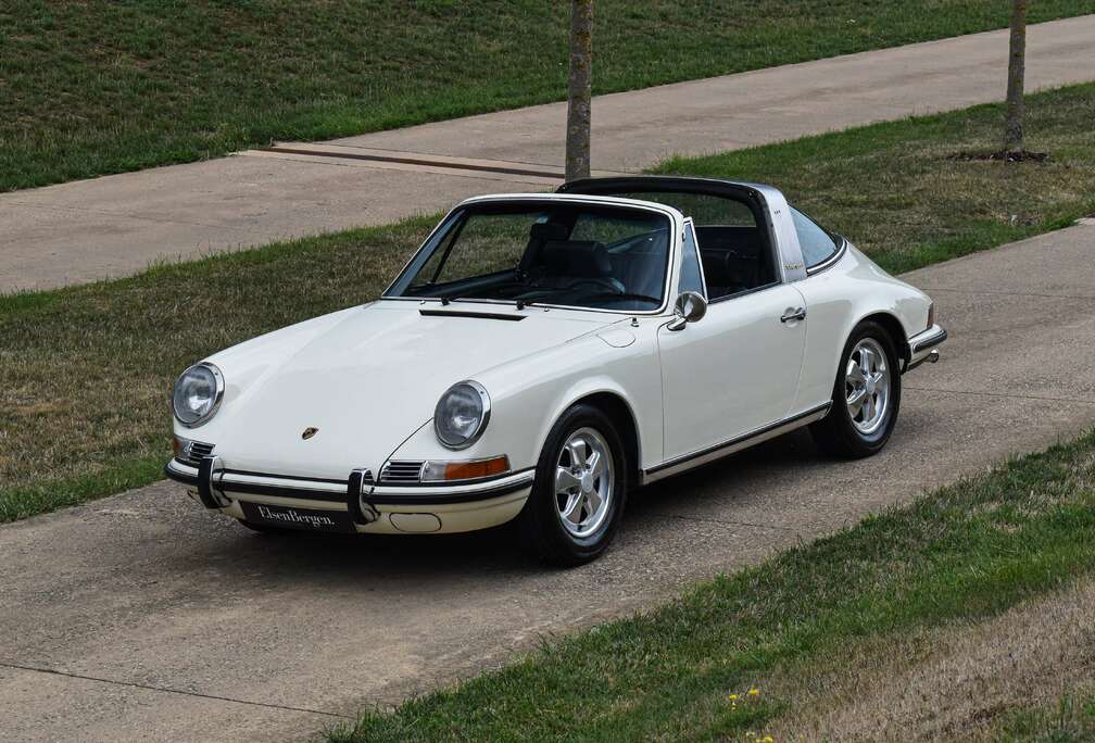 Porsche 911T 2.2 Targa / Light ivory