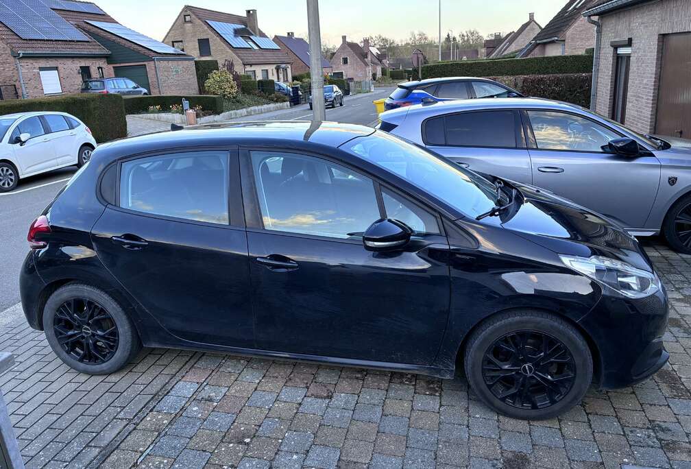 Peugeot 1.2i PureTech Signature S&S (EU6.2)