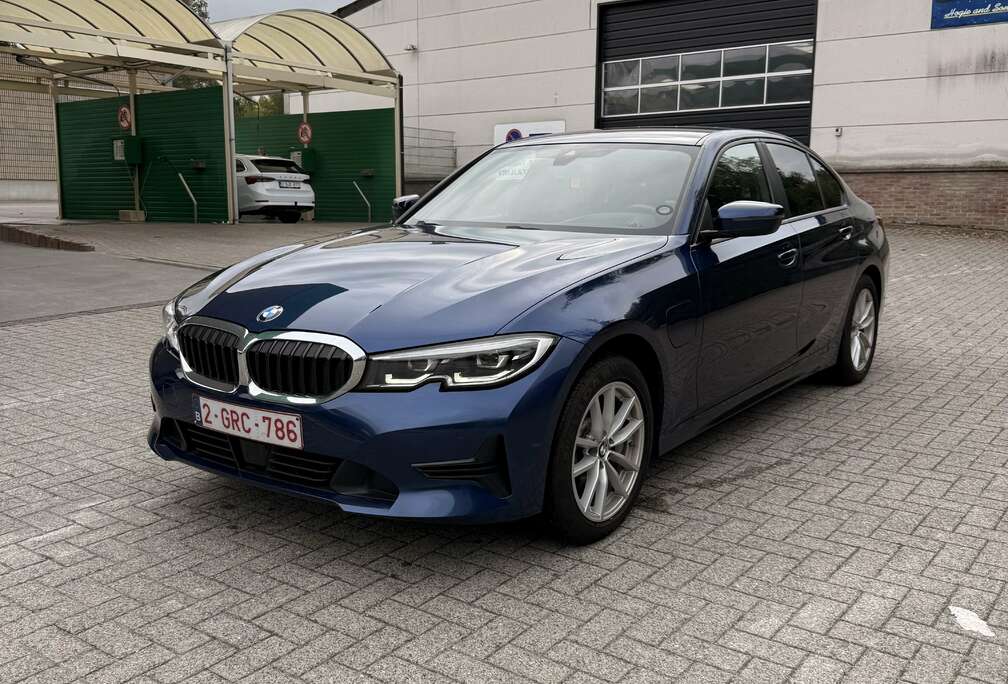 BMW 330e
