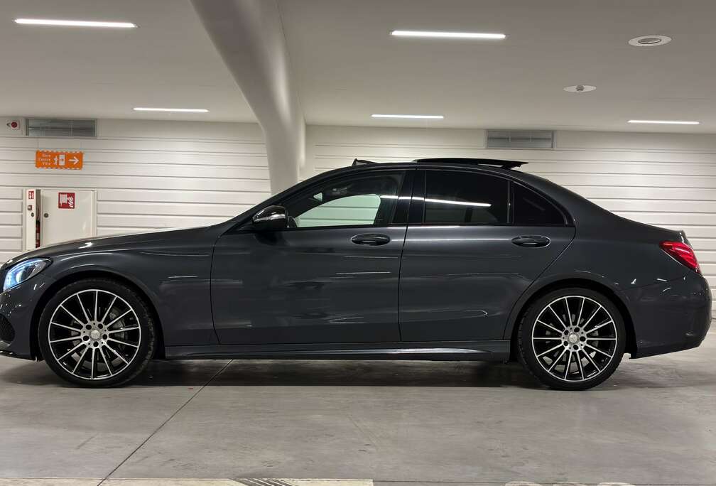 Mercedes-Benz C 220 d // AMG // Toit Pano // Car-Play // Camera