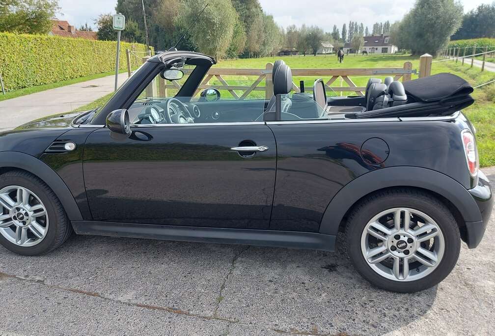 MINI Cabriolet 1.6 DPF * GPS * BLUETOOTH * PDC *