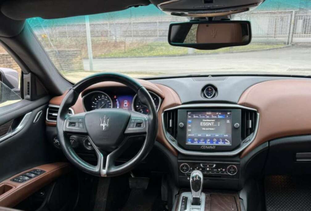 Maserati Diesel Automatik  1-prop , carnet. à jour