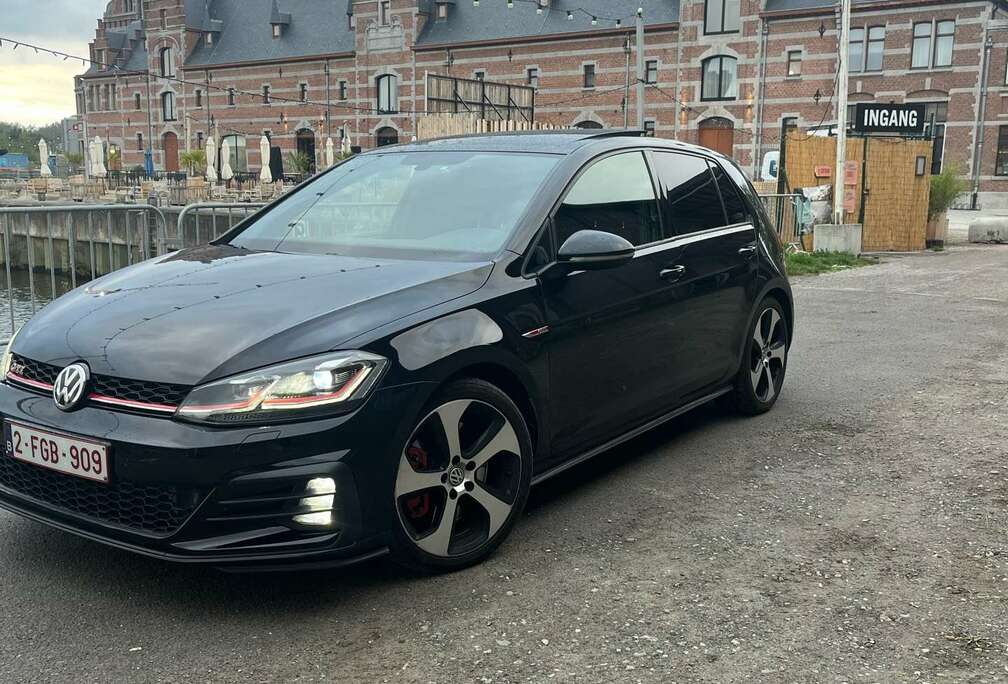 Volkswagen GTI 7.5 PERFORMANCE 245PK FULL BLACK