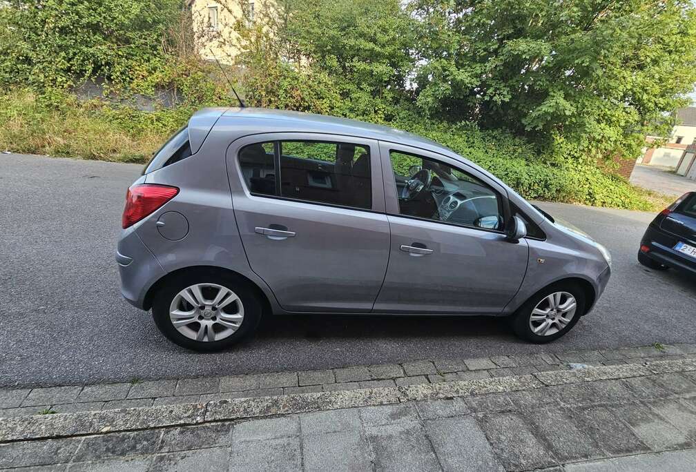 Opel 1.2i 141400km prêt à immatriculer