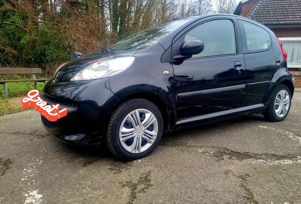 Peugeot 107 1.0i automatique 0490 43 49 32