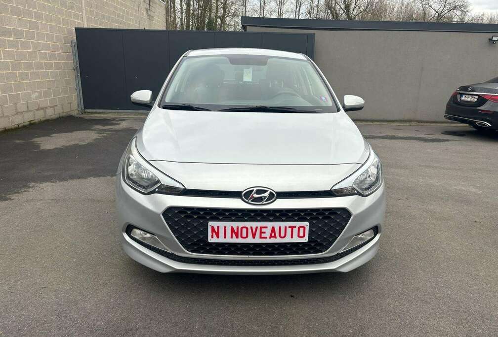 Hyundai 1.4i Go*AUTOMAAT PARKSENSOR USB AIRCO EU6b