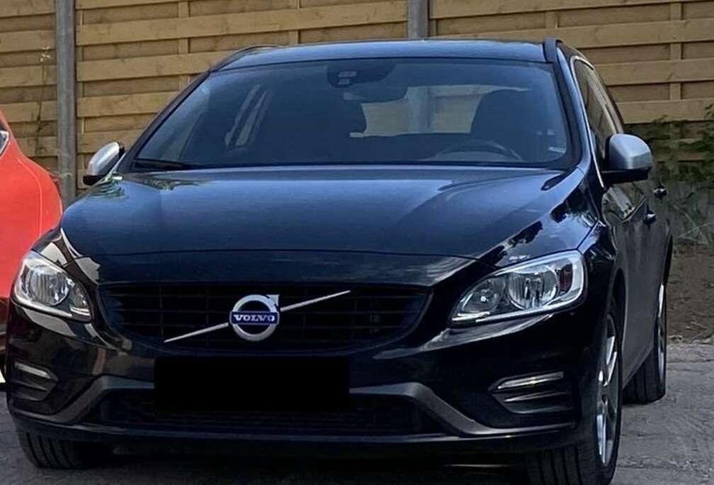 Volvo V60 2.0 D2 Momentum R-Design