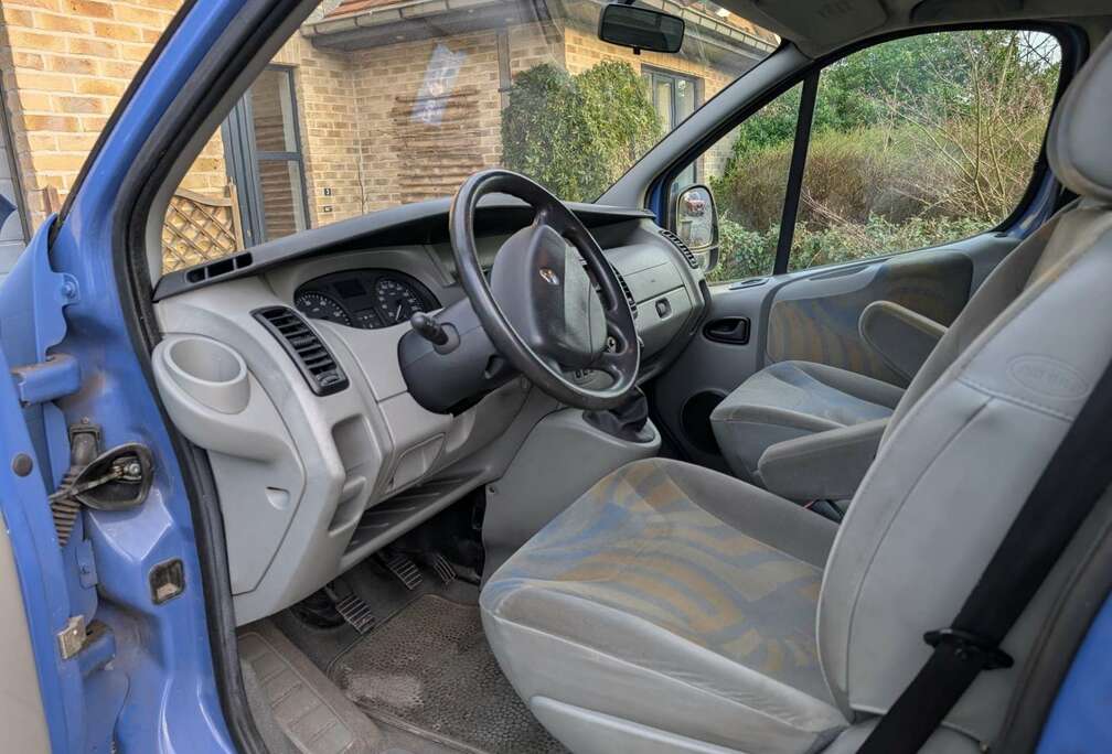 Renault Trafic Passenger 1.9 dCi8 place