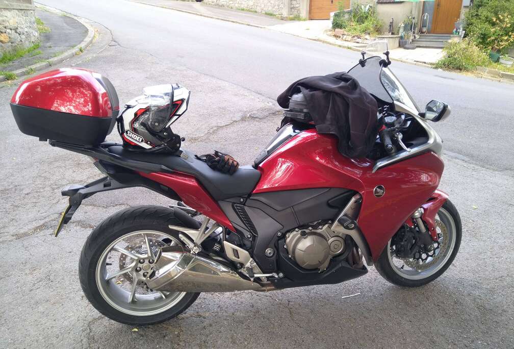 Honda VFR 1200 F - 170CV