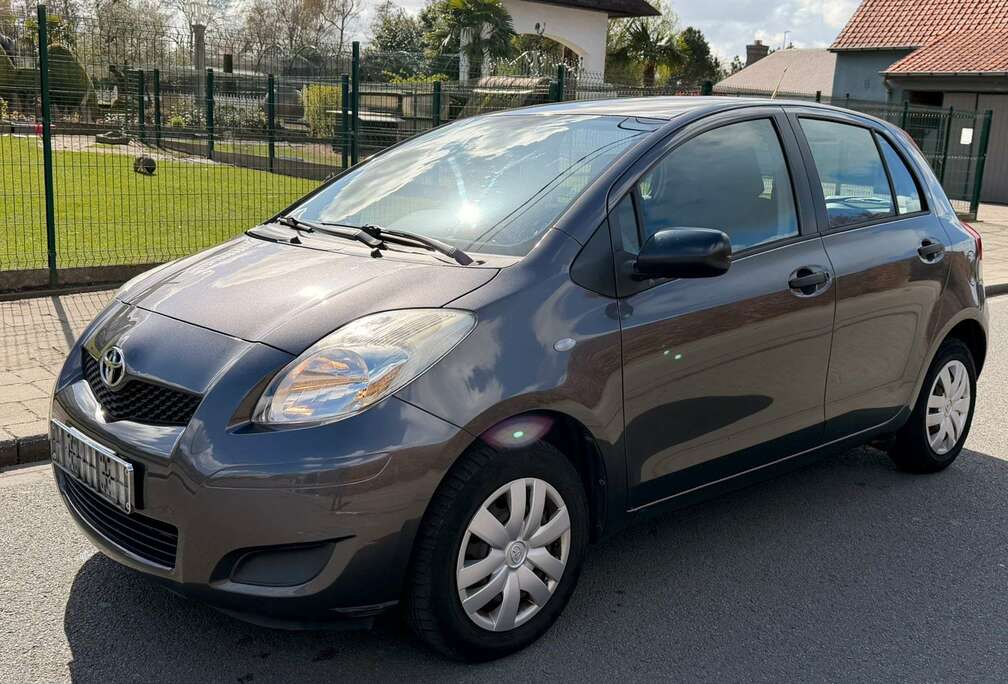 Toyota 1.0i VVT-i Comfort