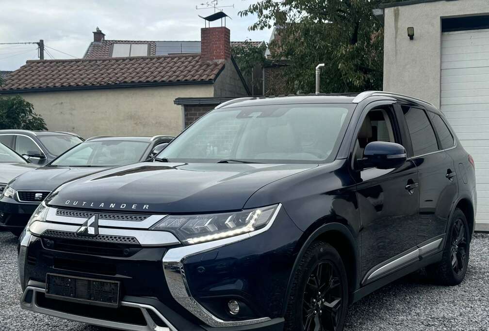Mitsubishi Outlander 2.0i 4WD Instyle 7S CVT