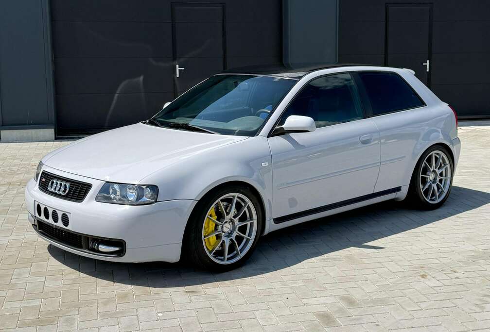 Audi S3 1.8 T quattro