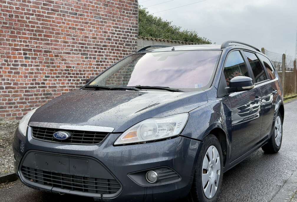 Ford 1.6 TDCi Ambiente Clim PDC Pano 1Er Main Export