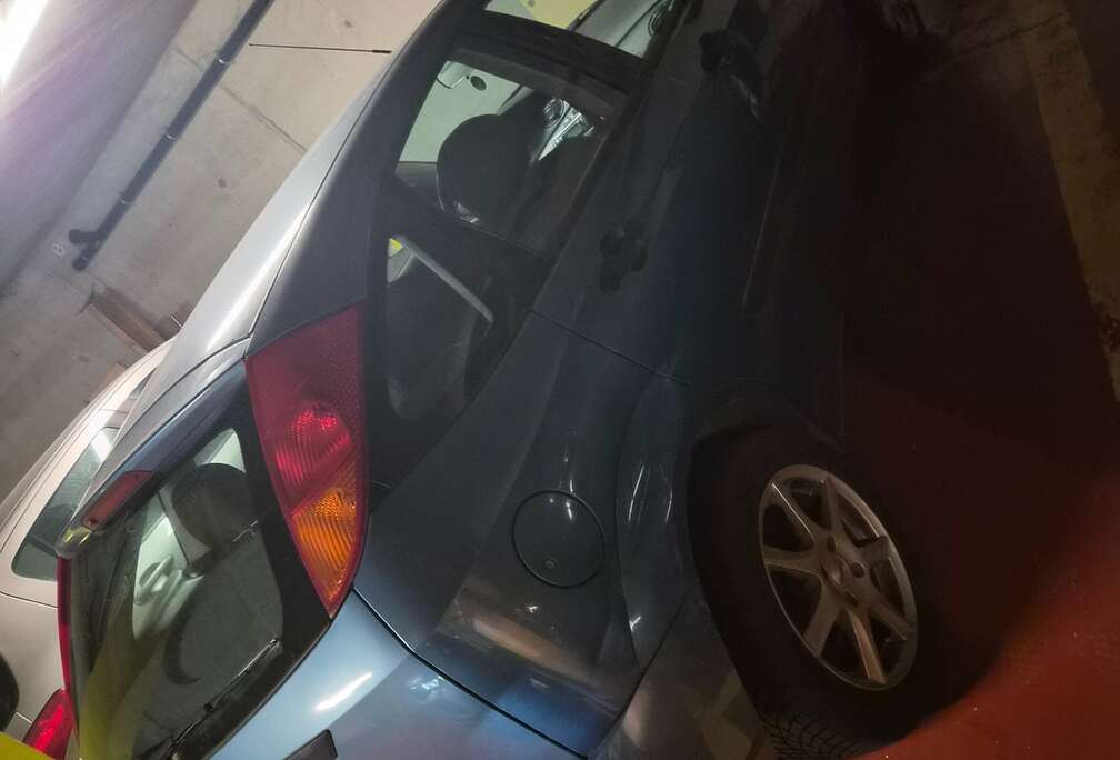 Ford 1.6i SE 16v Colour Collection