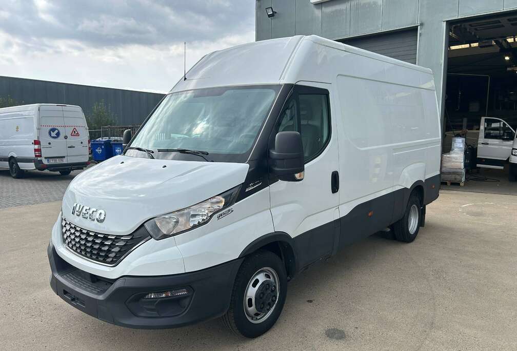 Iveco 35C14V 2.3 Turbo VGT Hi-Matic DUBBELE BAND 3500 KG TREKHAAK