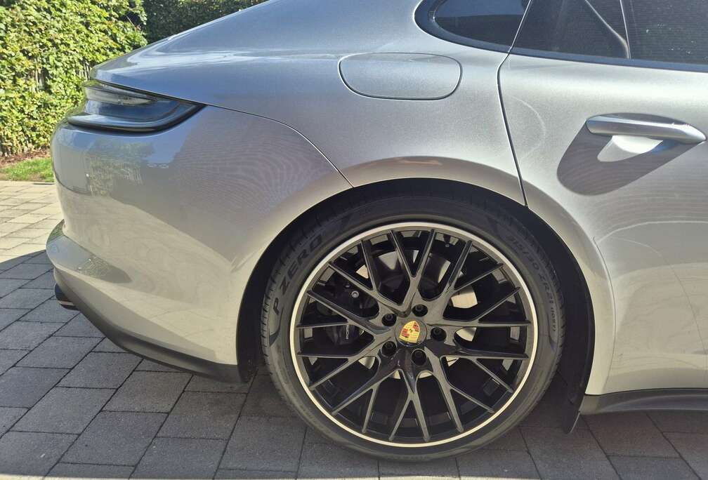 Porsche 4 e-Hybrid 2.9 V6 Bi-Turbo PHEV PDK PLATINUM