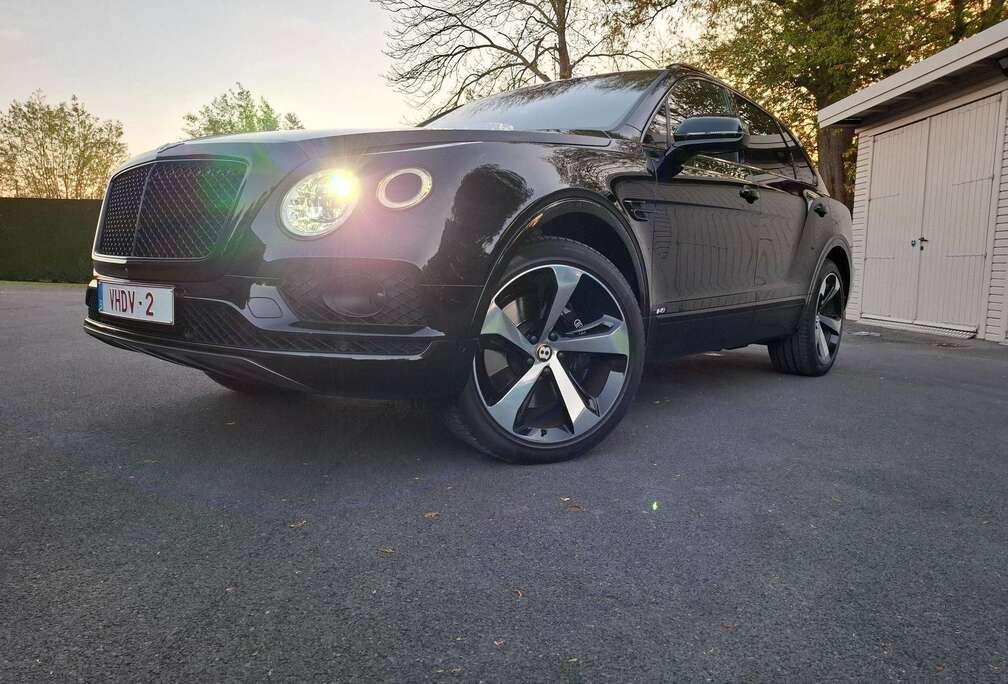 Bentley V8 TWIN TURBO LICHTE VRACHT BLACK EDITION MULLINER