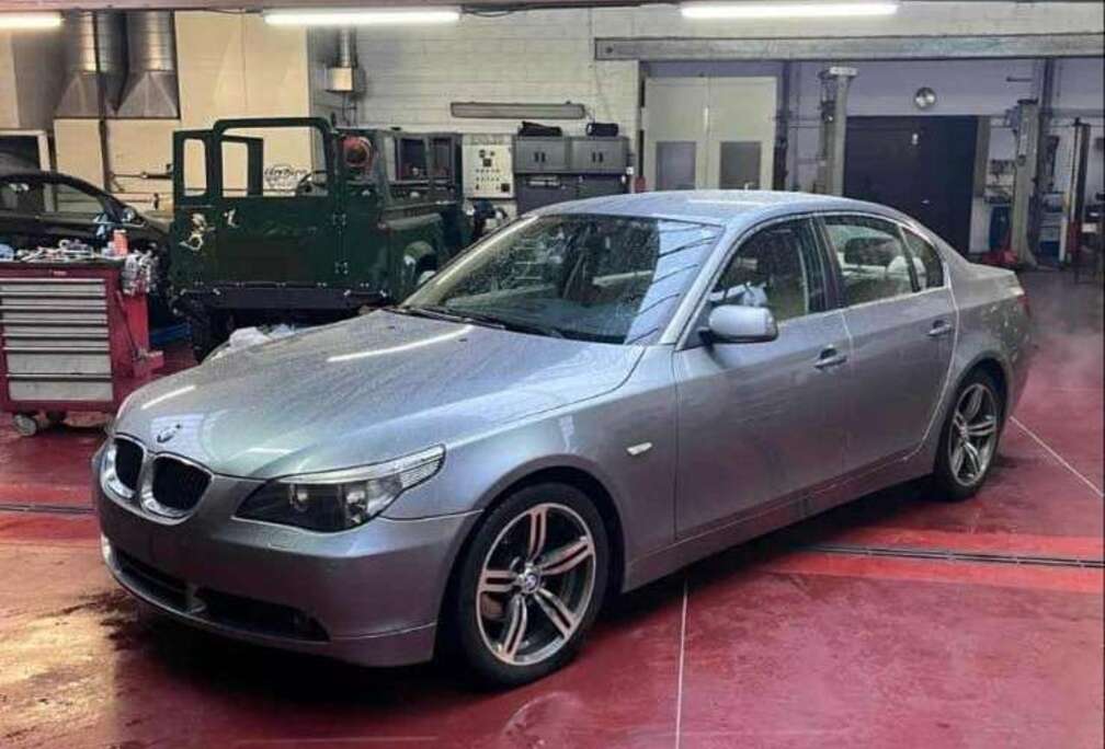 BMW 523i