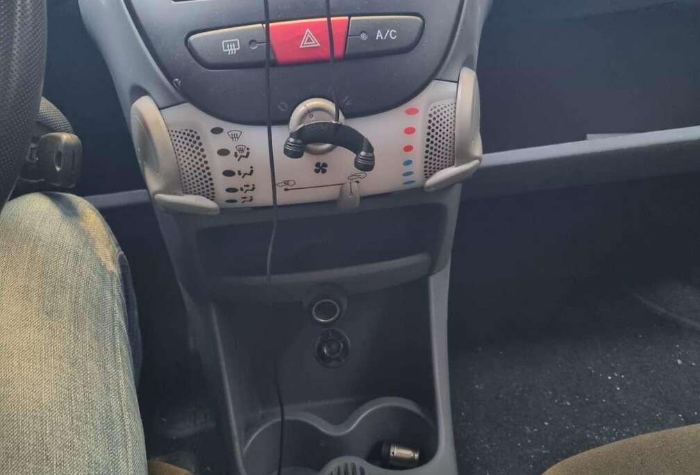 Toyota 1.0i VVT-i Car Dance