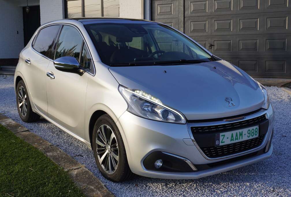Peugeot 1.2i - FULL OPTION - NAVI/ PANO/ LEDER/ AUTO/ LED