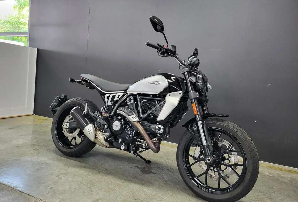 800 Icon(ische) Scrambler met karakter