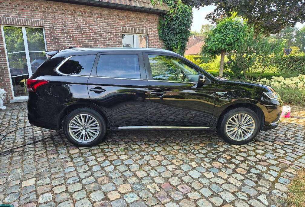 Mitsubishi Outlander PHEV 2.4i 4WD S-Edition SDA-NAV