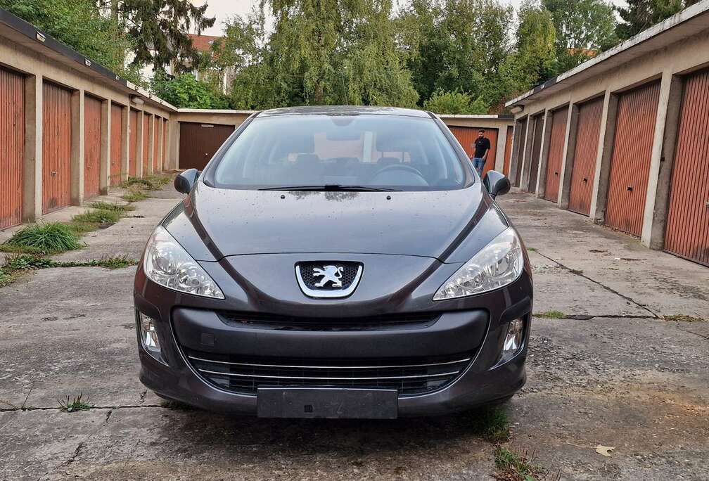 Peugeot benzine 66 ooo km gekeurd voor verkoop