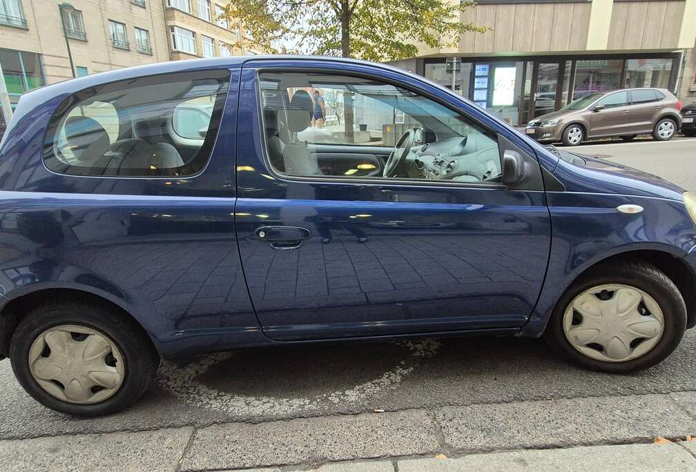 Toyota 1.3i   90000 KM . GARANTIE  12 MOIS . AUTOMATIQUE