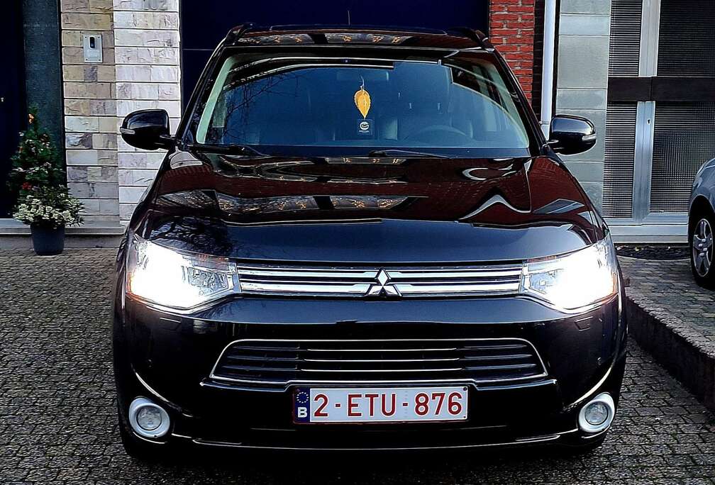 Mitsubishi 2.0 4WD Plug-In Hybrid Plus