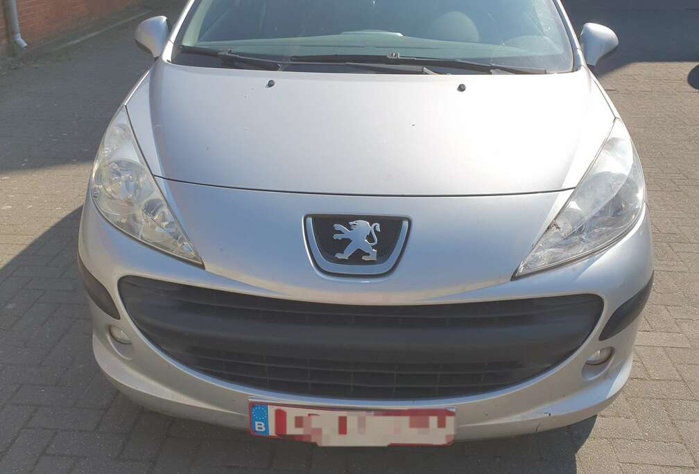 Peugeot 207 1.4i X Line