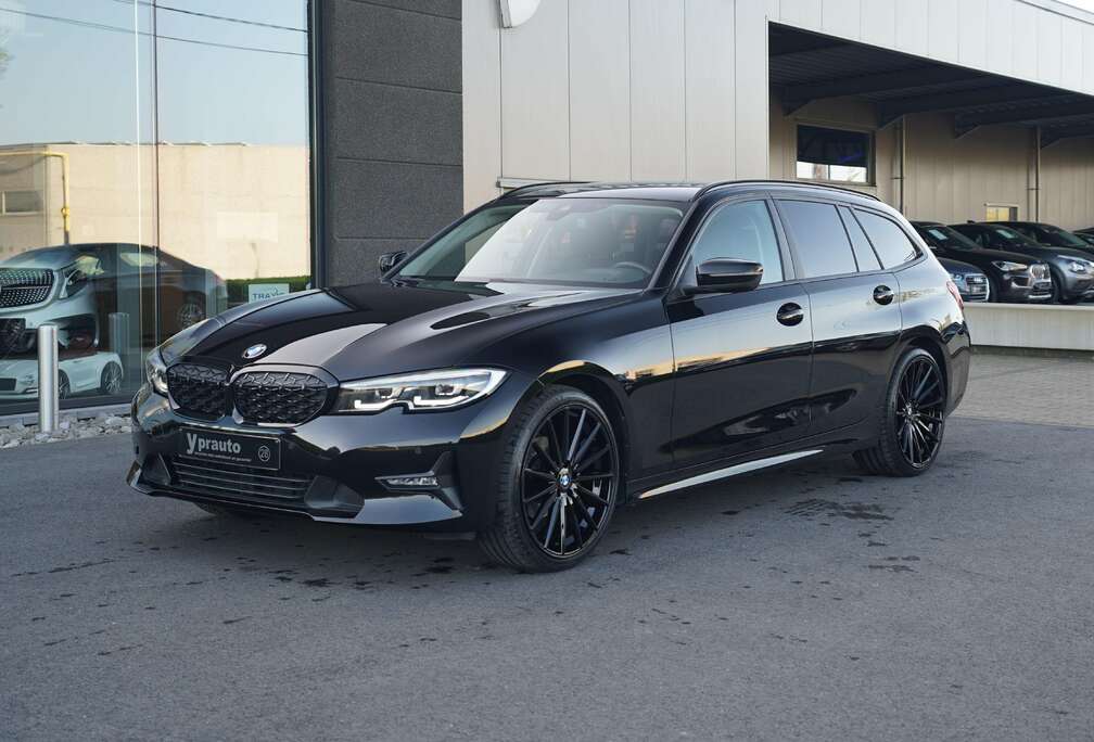 BMW Touring 318 d Virtual DAB Trekhaak Apple Android  Full black Donkere ramenPrivacy Sportzetels