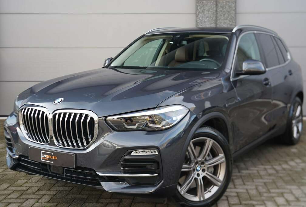 BMW X5 PHEV 3.0A xDrive45e * LUCHTVERING / ADAPTIVE CRUISE / SFEERVERLICHTING / CAMERA / CARPLAY / 20\
