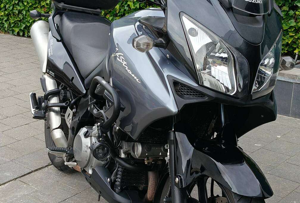 Suzuki Dl1000 perfect in orde,66000km,topkoffer,valbeugels,extra lampen,volledig onderhoud en remmen,weg wegens inkrimping.