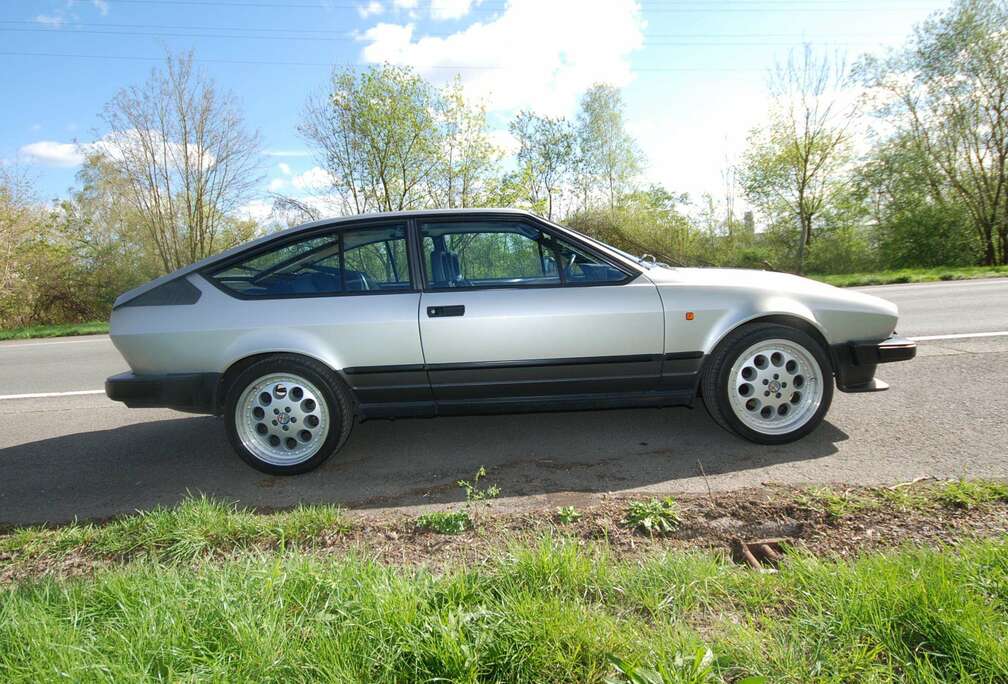 Alfa Romeo 2.5 V6
