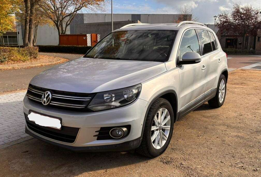 Volkswagen Tiguan 2.0 TDI DPF BlueMotion Technology trekhaak, panoramisch dak, dakdragers