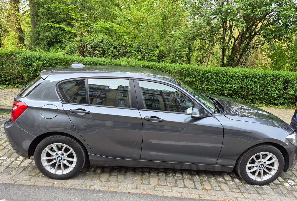 BMW 114i Checkered Flag